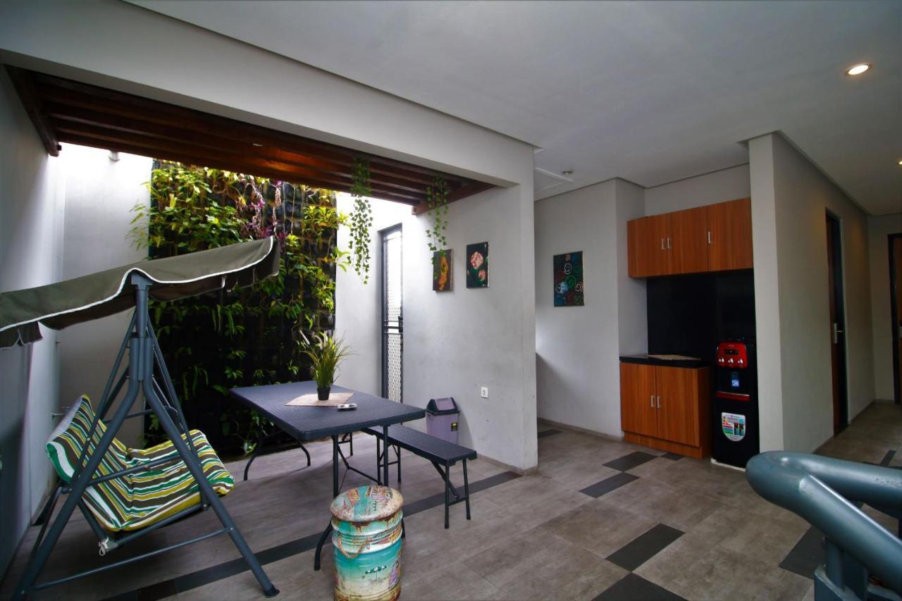 Bale Resident Hostel Jakarta Exterior photo